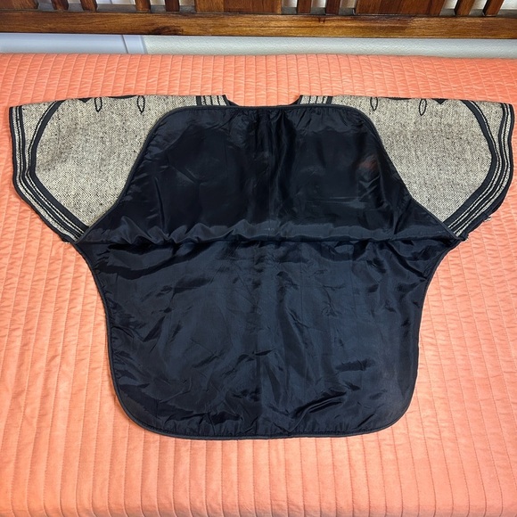 Vintage Embroidered Handmade in Guatemala 100% Wool Lined cape poncho sz OS - Picture 11 of 16